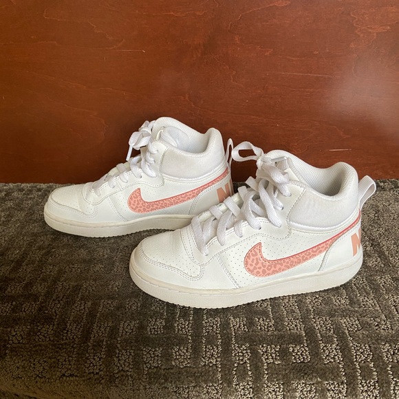 girl nike shoes high tops